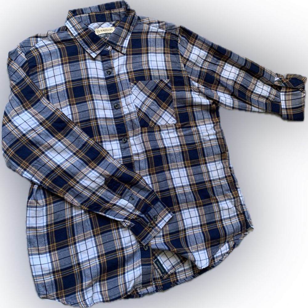 NWOT ladies plaid button down flannel from MAGELLAN OUTDOORS (L)